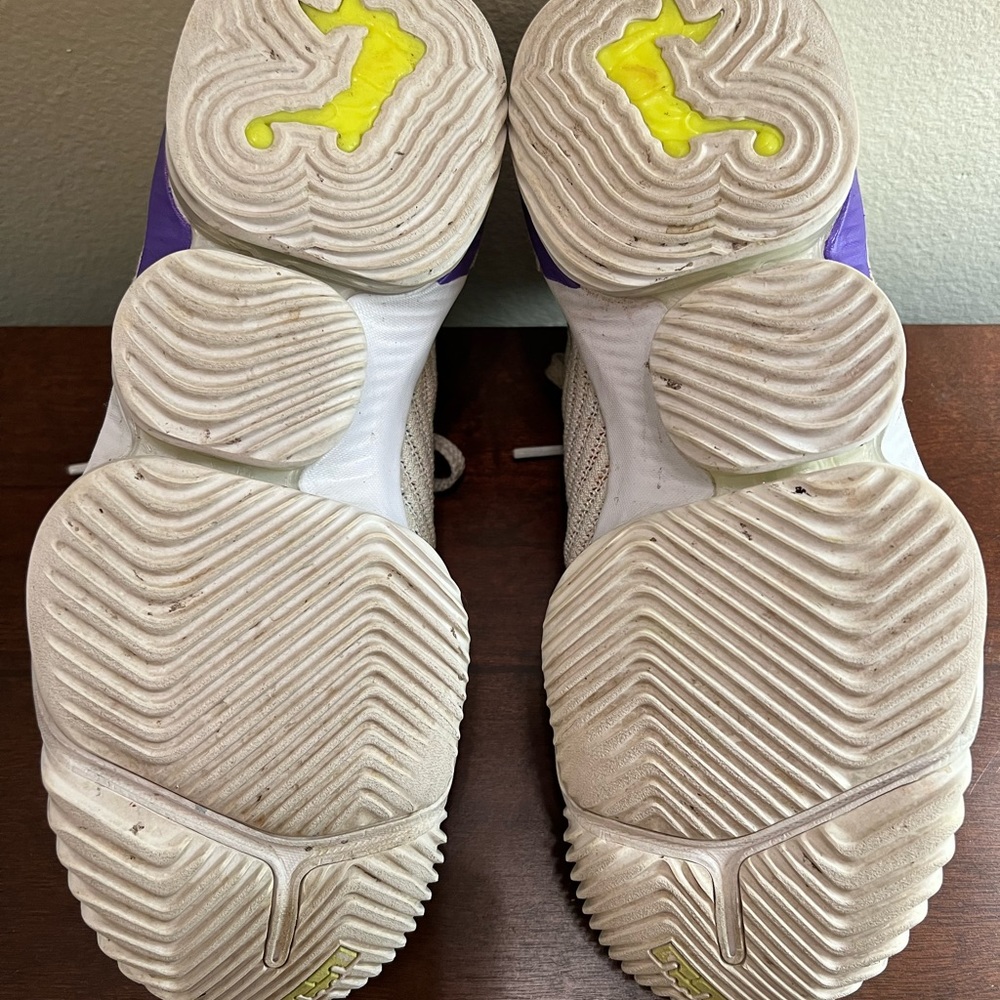 Nike Lebron 16 Buzz Lightyear Volt White Purple Grape AO2588-102 Men's Size 9.5 - Picture 7 of 16